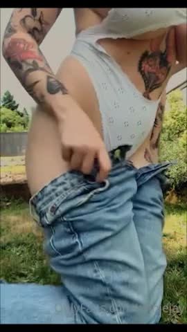 jellybeanbrains topless