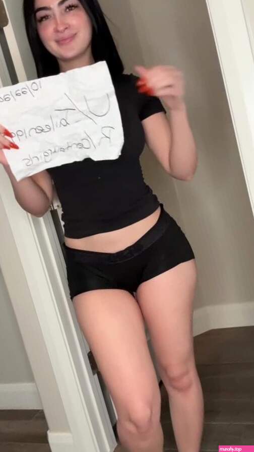 Jayyeileen Nude