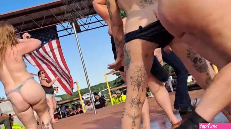 DaddyGetsUwet Nudes