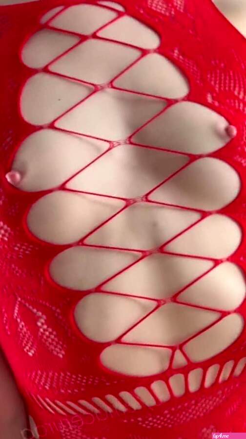 Uma Nude