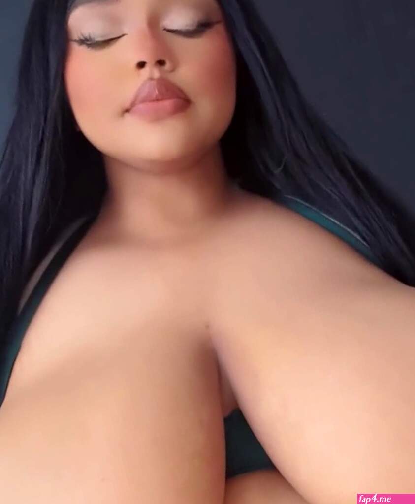 Iris Black Leaked Nudes